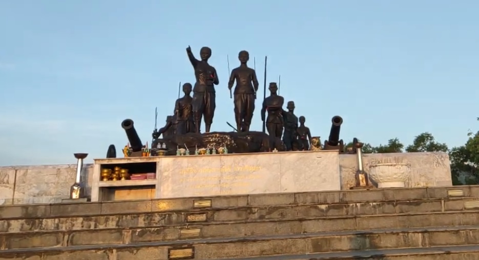 Thalang Victory Monument